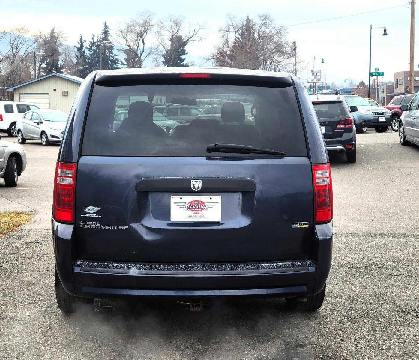 2008 Blue /Gray Dodge Caravan SE (2D8HN44H48R) with an 3.3L V6 engine, Automatic transmission, located at 450 N Russell, Missoula, MT, 59801, (406) 543-6600, 46.874496, -114.017433 - Photo #2